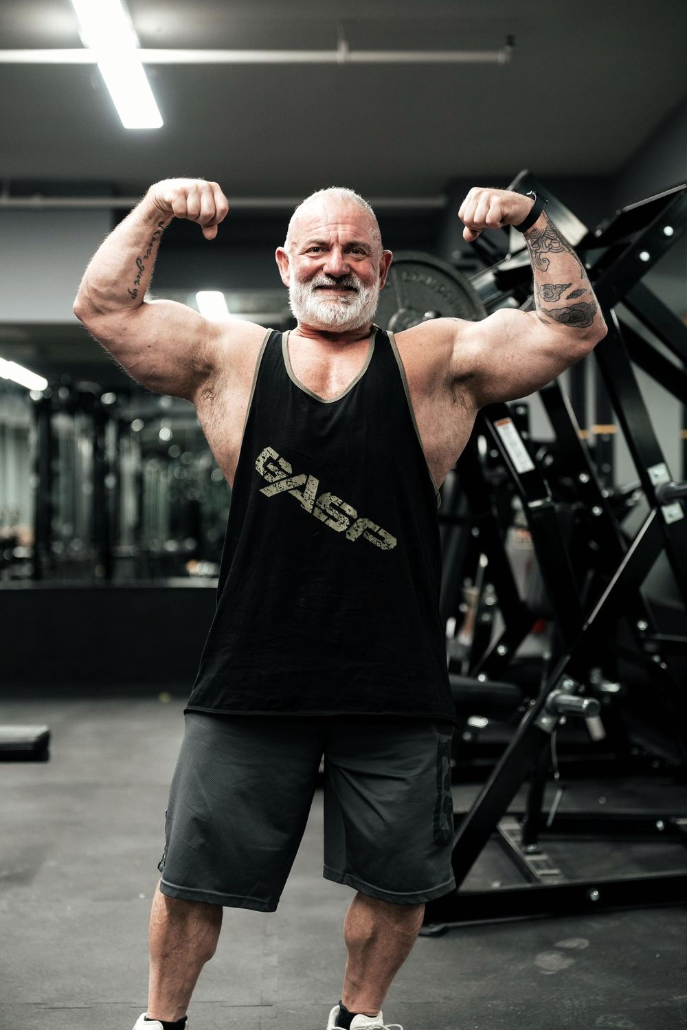 Tony Barnbrook, IFBB Pro, front double biceps in a London gym